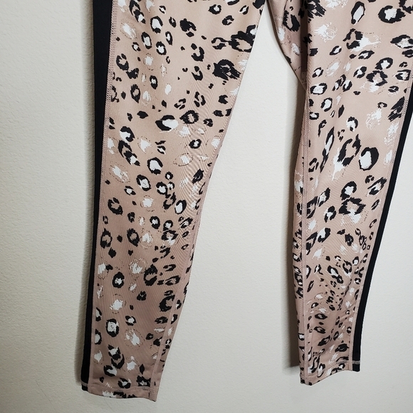 Zella Carmine Black Cheetah Leopard Print High Rise Ankle Crop Leggings - Picture 6 of 8